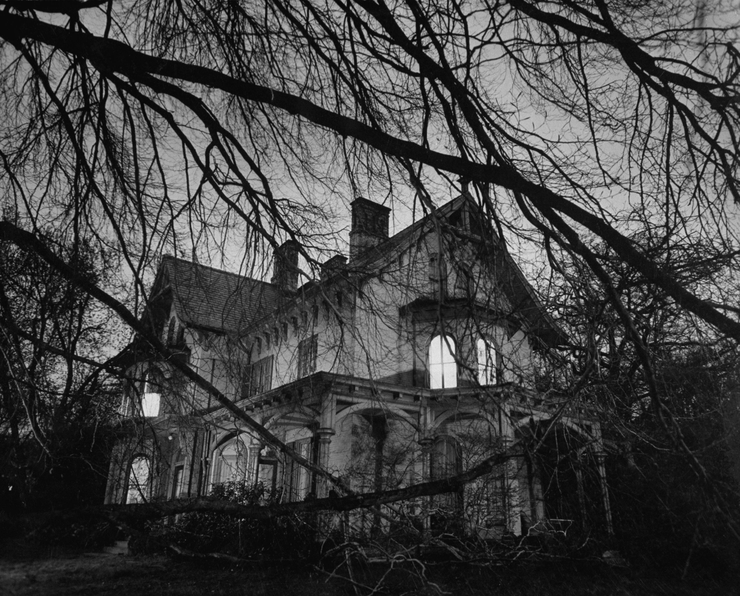 Featured image of post Haunted House Black And White